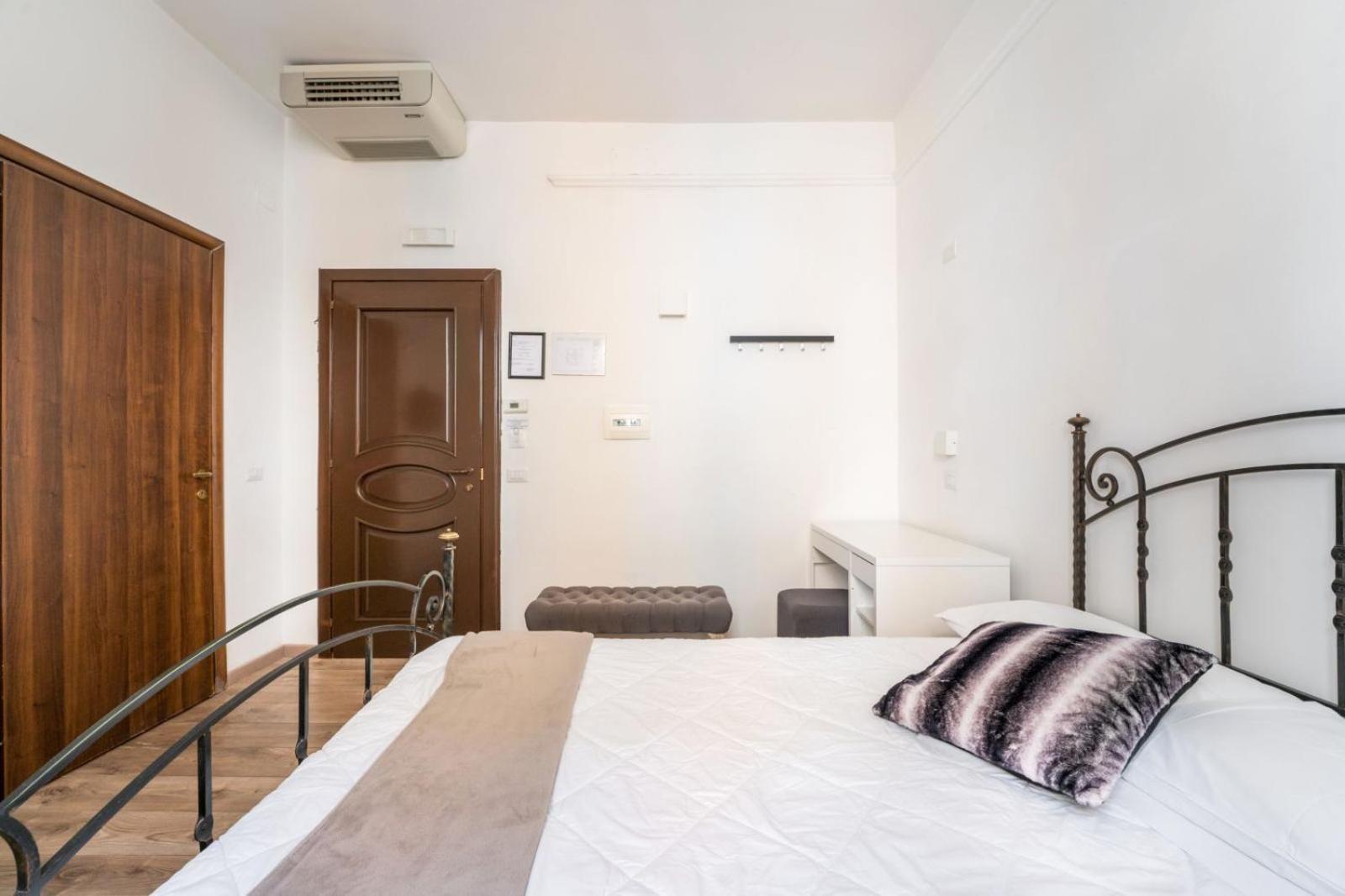 Rooms Piramide Rome Exterior photo
